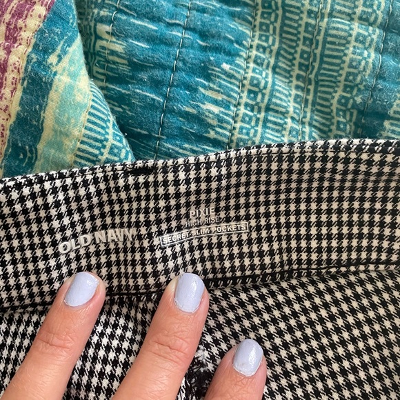 Old Navy High Rise Pixie Pants - Picture 3 of 3
